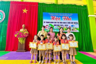 Hội Thi vẽ tranh cho trẻ mẫu giáo 5 tuổi cấp huyện năm học 2023-2024, Cuộc thi mục đích tìm những tác phẩm đẹp mà còn mang lại ý nghĩa trong cuộc sống để trẻ trải nghiệm. Chúc mừng các con đã hoàn thành sản phẩm là nguồn tinh thần của quý phụ huynh và các cô trường MN Hoa Hồng